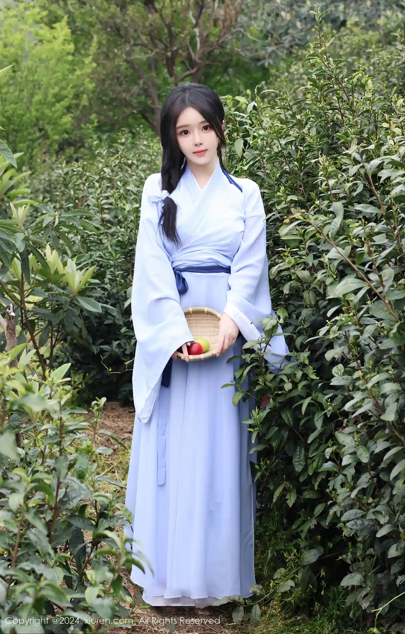 图片[5]-[XiuRen秀人网]VOL.8386 模特小薯条nienie户外剧情性感蓝色连衣裙半脱秀惹火身材诱惑写真85P-秀人网官方网站